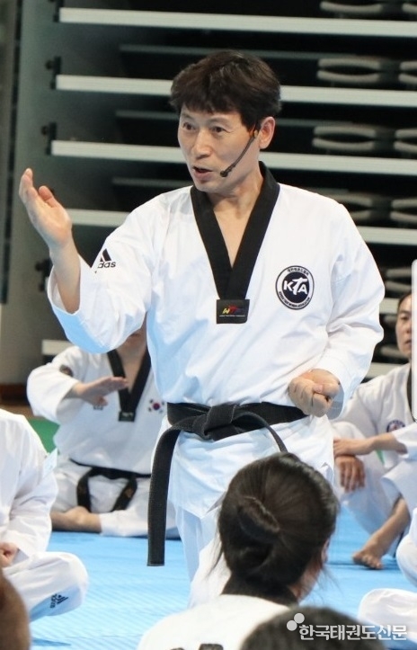 국기원 이송학 품새 강사