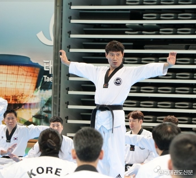 이송학 : 국기원 품새 강사