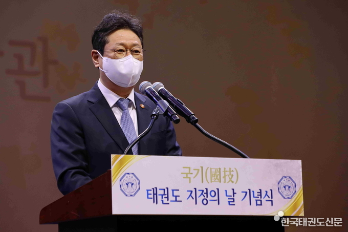 황희 문화체육관광부 장관이 축사를 하고 있다.
