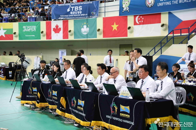 국기원이 지난 2019년 7월에 개최한 ‘2019 평창 세계태권도한마당’의 심판 활동 모습.