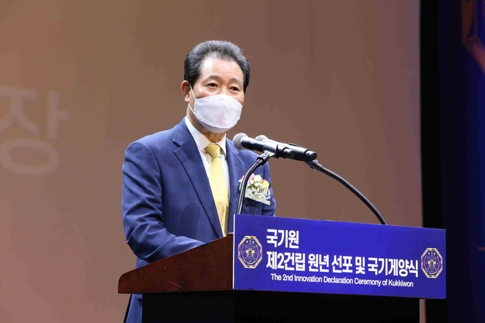 전갑길 국기원 이사장의 기념사 모습