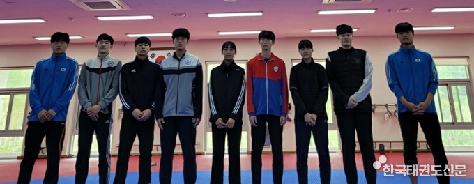 울산스포츠고등학교 입상자 사진(왼쪽부터 이진욱, 전승현, 김혁일, 김동현, 하민서, 김시영, 김나영, 박주원, 서건우)