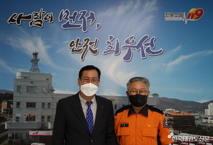 좌 오응환 태권도진흥재단 이사장, 우 김장수 장수소방서장