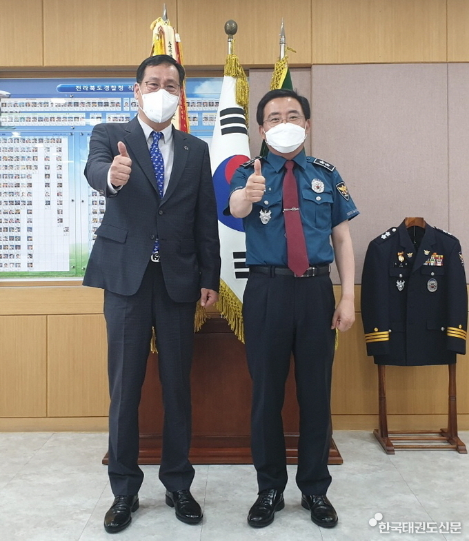 좌측 오응환 태권도진흥재단 이사장, 우측 진교훈 전라북도 경찰청장