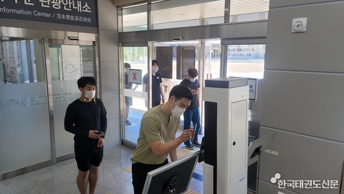 고객센터 QR체크인 및 발열 측정