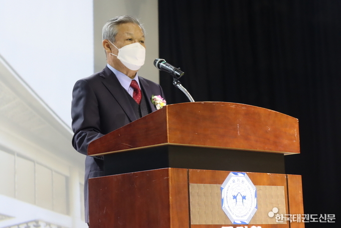 김용채 특수법인 국기원 초대 원로회의 의장이 태권도 원로를 대표해 축사를 하고 있다.