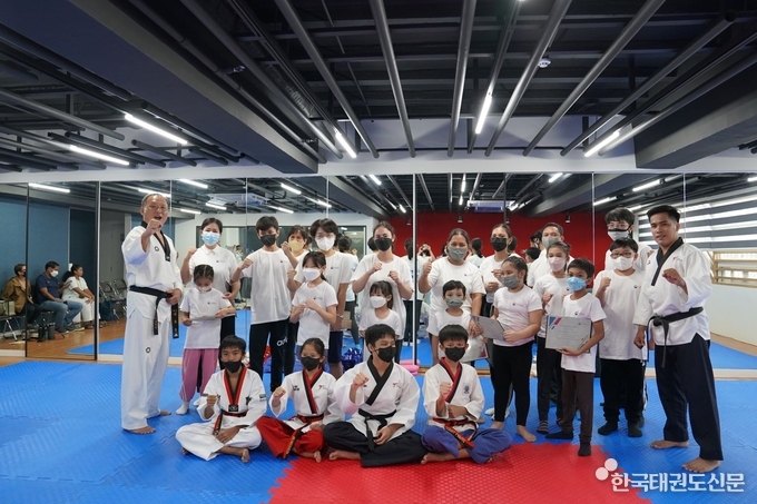 태권도 워크숍 참가자 단체사진(출처:해외문화홍보원)