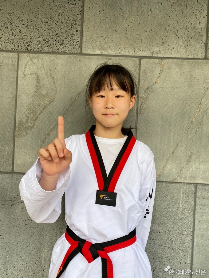여자초등부 -54kg 금메달. 00초등학교 김서율 선수