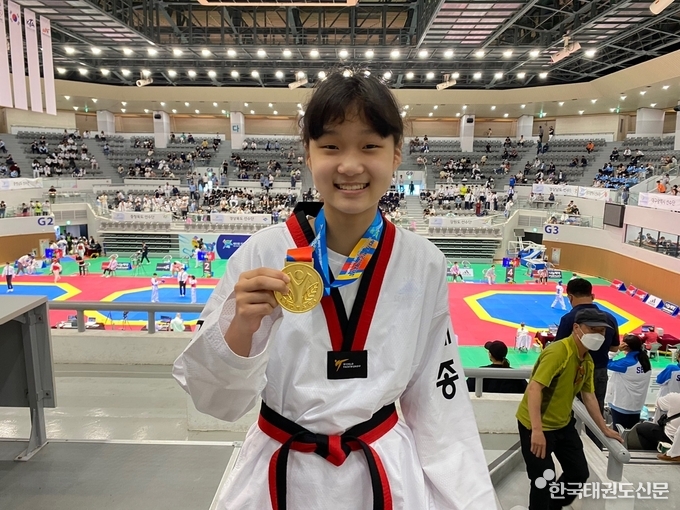 소년체전 여초부 -46kg 금메달을 획득한 김민서(미르초 6년) 선수