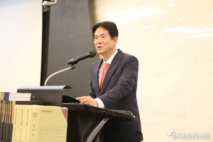 이동섭 국기원장이 ‘태권도 교본 출판기념회' 기념사를 하고 있다.