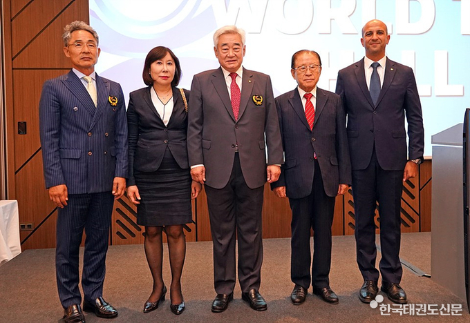 왼쪽부터) 정국현, 고김운용총재 장녀, 조정원총재, 이대순회장, 고 아프메드 풀리 장남