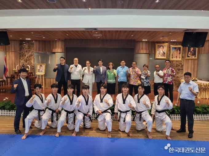 태국 파타야시청 방문 단체 기념촬영