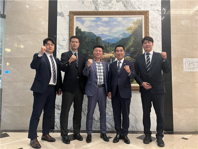 왼쪽부터 김종성 사무국장, 문대성 공동조직위원장, 이재봉 기술심의회 의장, 최재춘 공동조직위원장, 임재현 사무총장
