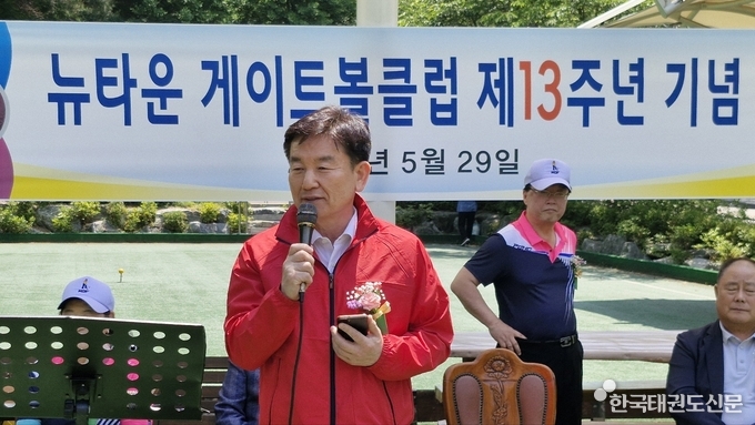 국민의 힘 은평을 장성호 조직위원장이 기념 축사를 하고 있다.