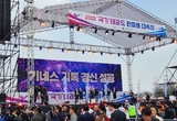 [칼럼] 광화문 광장을 뒤덮은 국기 태권도의 위력