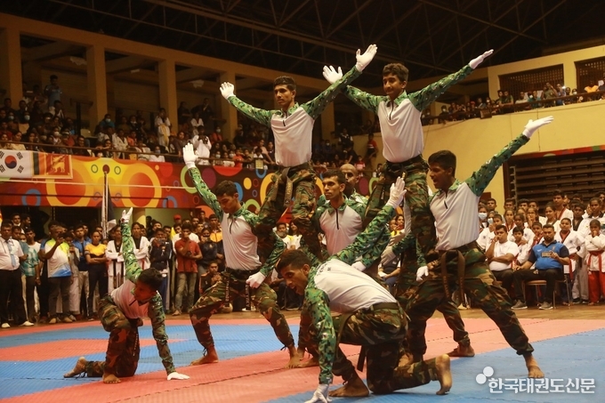 스리랑카 육군의 태권 에어로빅 공연 장면 (사진 스리랑카 태권도협회)