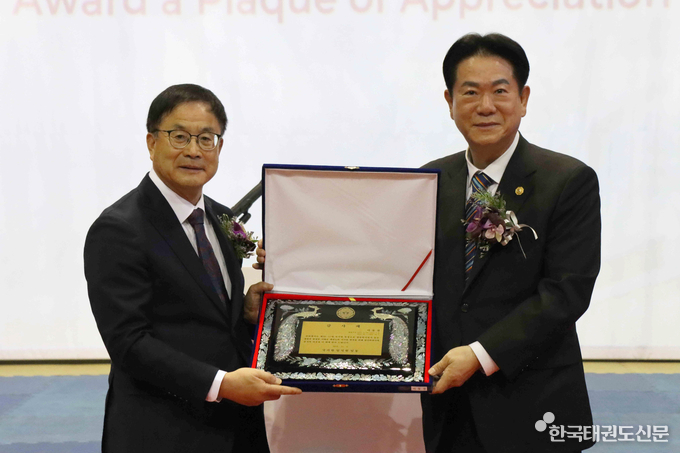 국기원, ‘제17·18대 국기원장 이·취임식’ 성황리 개최